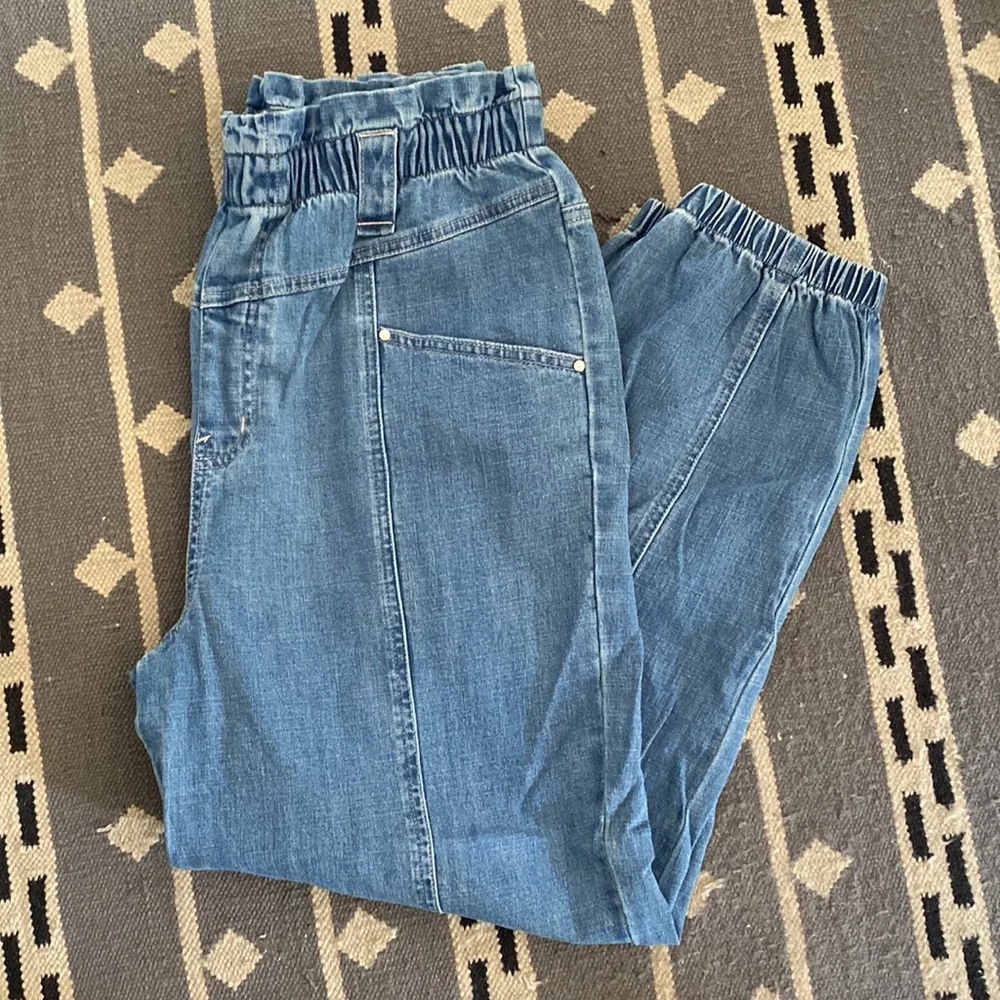 Frayed Jogger Jeans - Picture 6 of 9